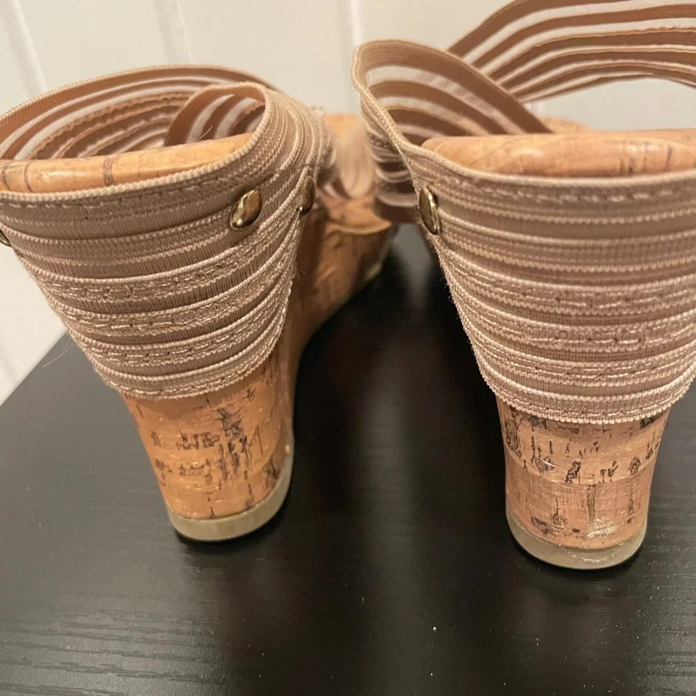 Canyon River Blues Cork Wedge Sandals in Beige size 8